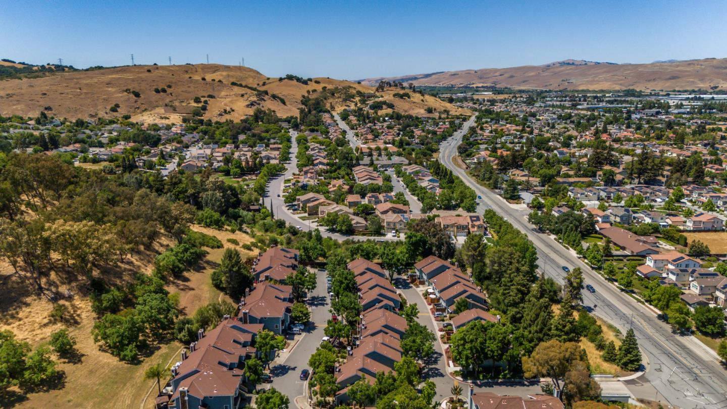 Detail Gallery Image 14 of 36 For 18013 Hillwood Ln, Morgan Hill,  CA 95037 - 2 Beds | 2/1 Baths
