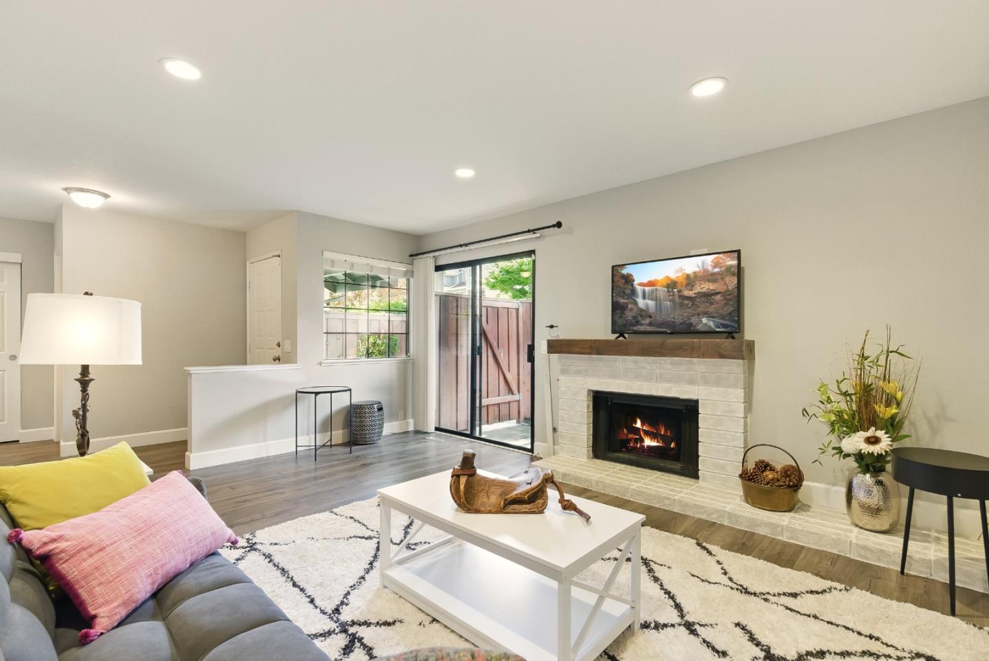 Detail Gallery Image 4 of 36 For 18013 Hillwood Ln, Morgan Hill,  CA 95037 - 2 Beds | 2/1 Baths