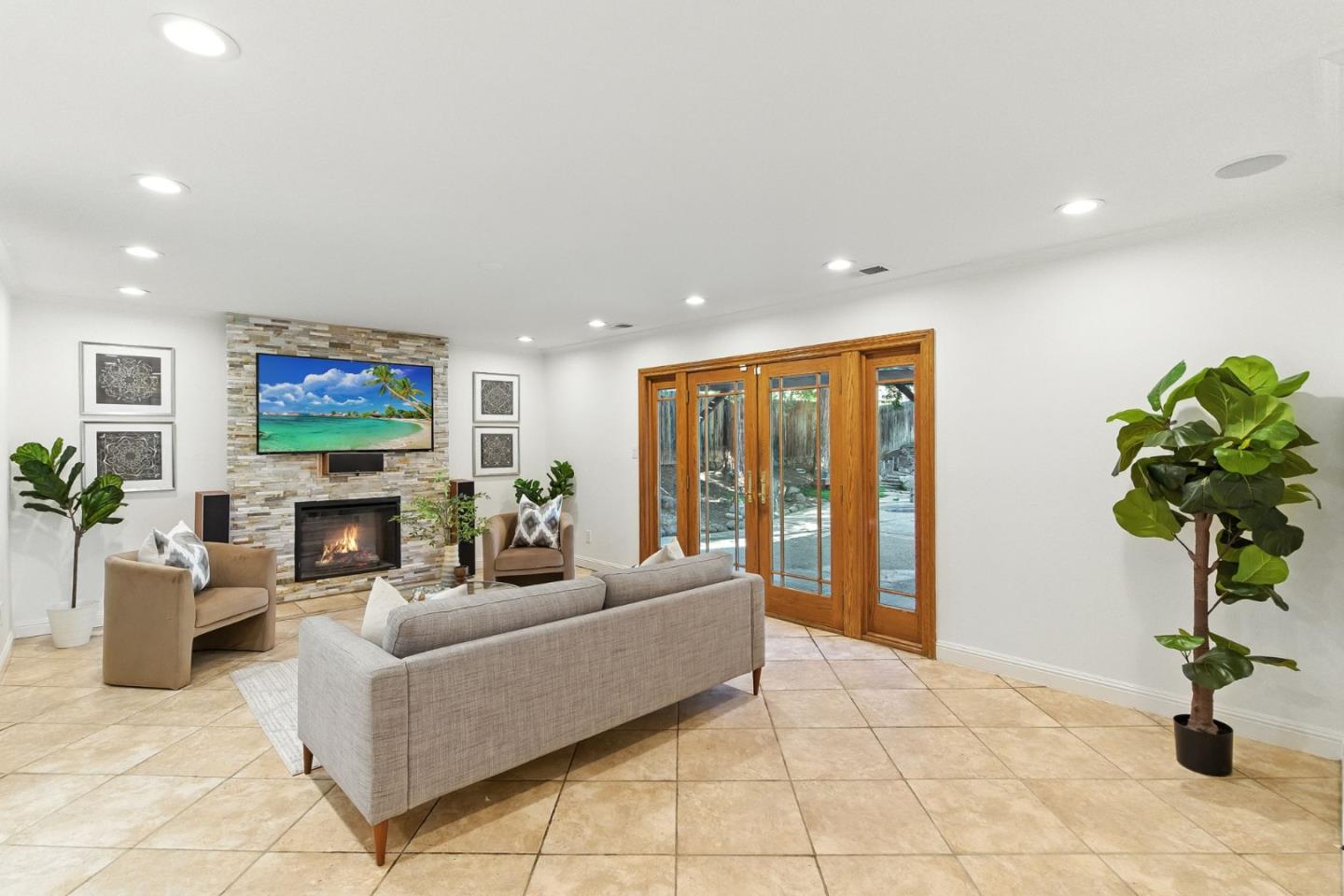 Detail Gallery Image 10 of 75 For 4418 Valle Vis, Pittsburg,  CA 94565 - 5 Beds | 2/1 Baths