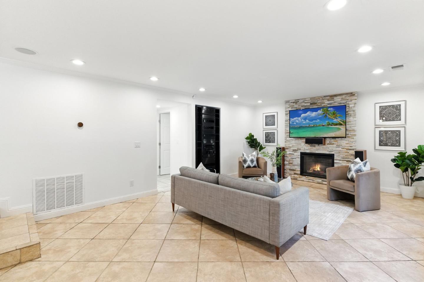 Detail Gallery Image 13 of 75 For 4418 Valle Vis, Pittsburg,  CA 94565 - 5 Beds | 2/1 Baths