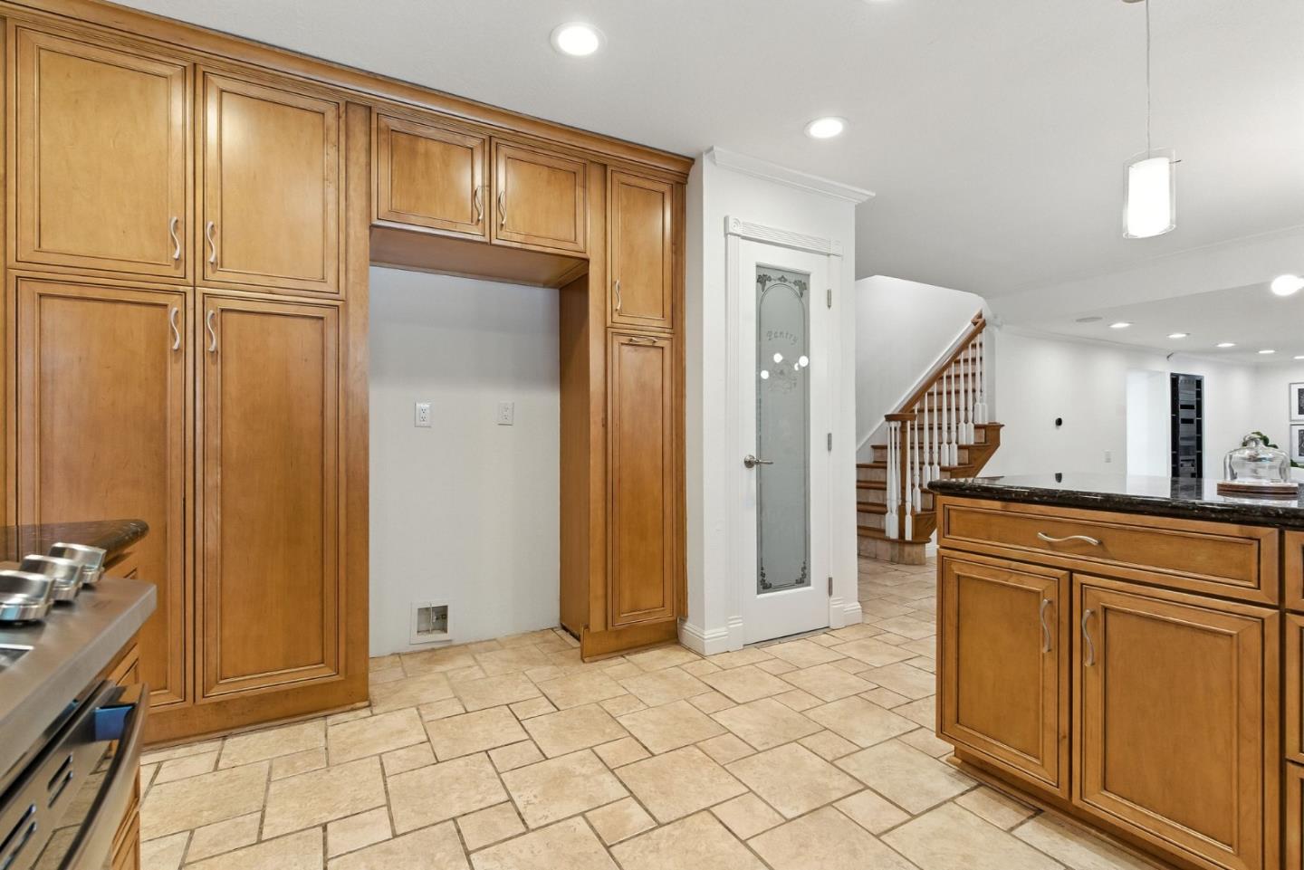 Detail Gallery Image 18 of 75 For 4418 Valle Vis, Pittsburg,  CA 94565 - 5 Beds | 2/1 Baths