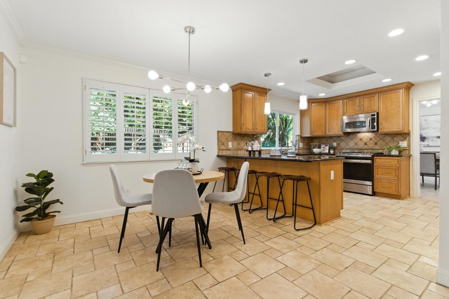 Detail Gallery Image 20 of 75 For 4418 Valle Vis, Pittsburg,  CA 94565 - 5 Beds | 2/1 Baths
