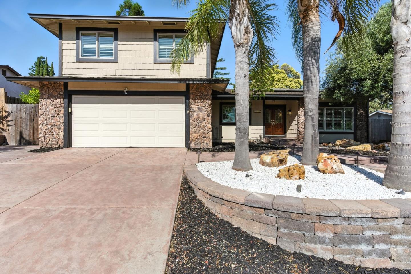 Detail Gallery Image 5 of 75 For 4418 Valle Vis, Pittsburg,  CA 94565 - 5 Beds | 2/1 Baths