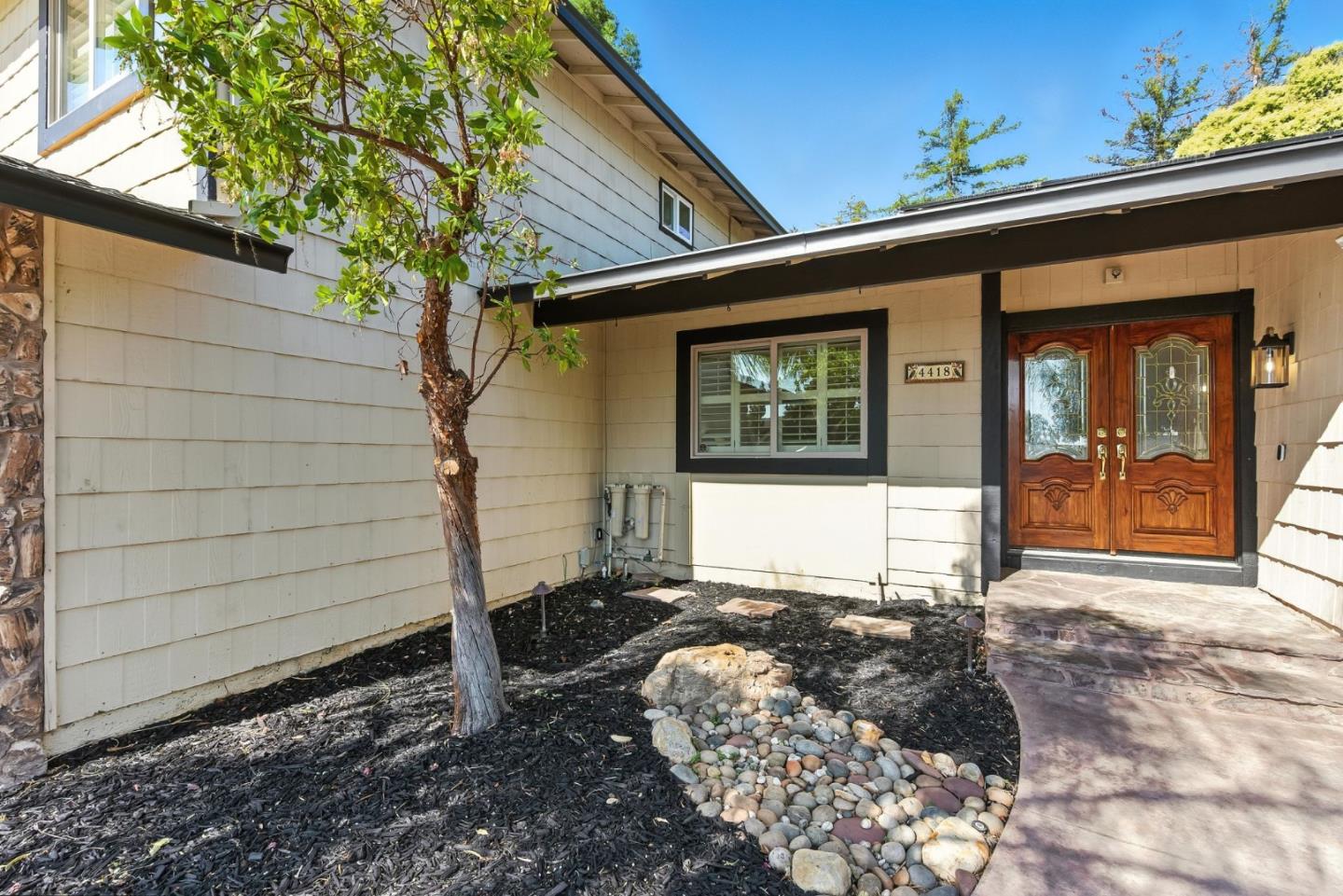 Detail Gallery Image 6 of 75 For 4418 Valle Vis, Pittsburg,  CA 94565 - 5 Beds | 2/1 Baths