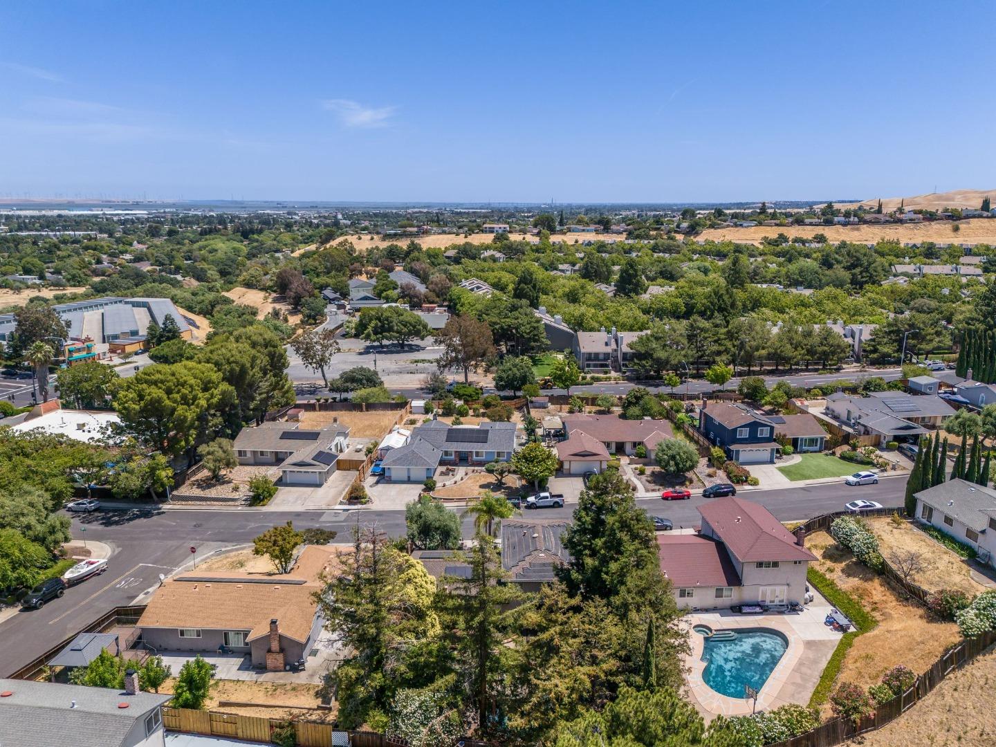 Detail Gallery Image 70 of 75 For 4418 Valle Vis, Pittsburg,  CA 94565 - 5 Beds | 2/1 Baths