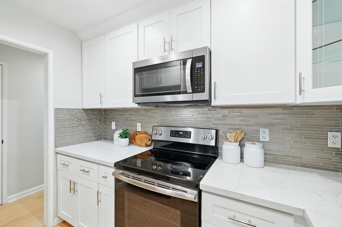 Detail Gallery Image 10 of 38 For 181 Ada Ave #14,  Mountain View,  CA 94043 - 2 Beds | 2/1 Baths