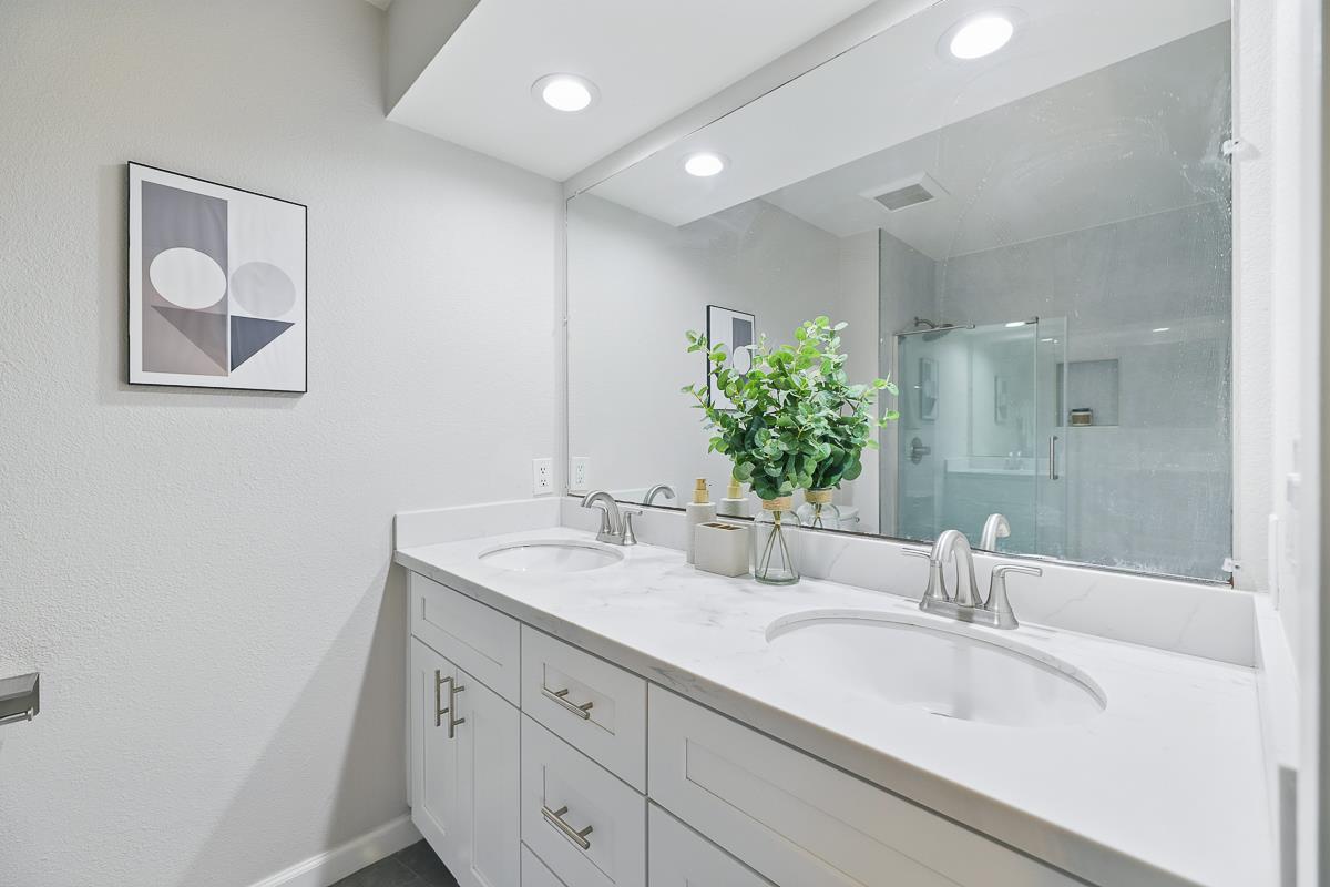 Detail Gallery Image 22 of 38 For 181 Ada Ave #14,  Mountain View,  CA 94043 - 2 Beds | 2/1 Baths