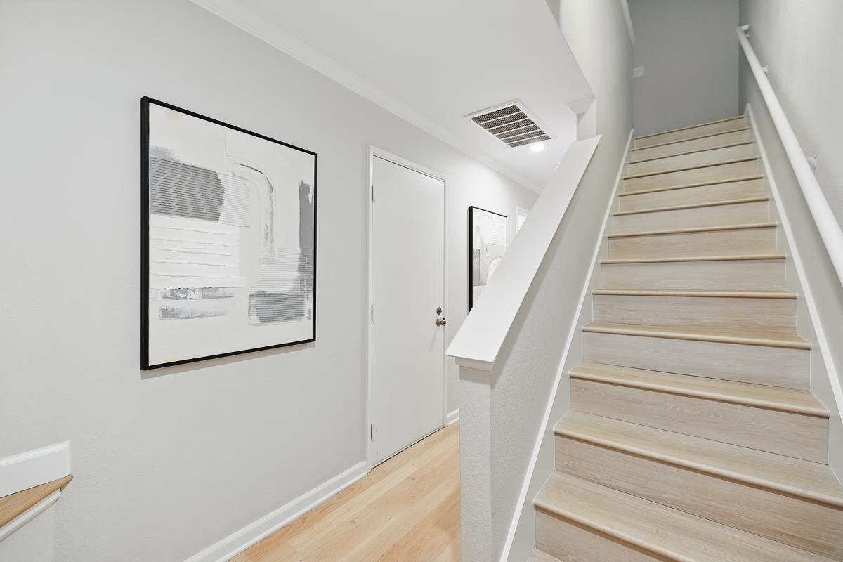 Detail Gallery Image 31 of 38 For 181 Ada Ave #14,  Mountain View,  CA 94043 - 2 Beds | 2/1 Baths