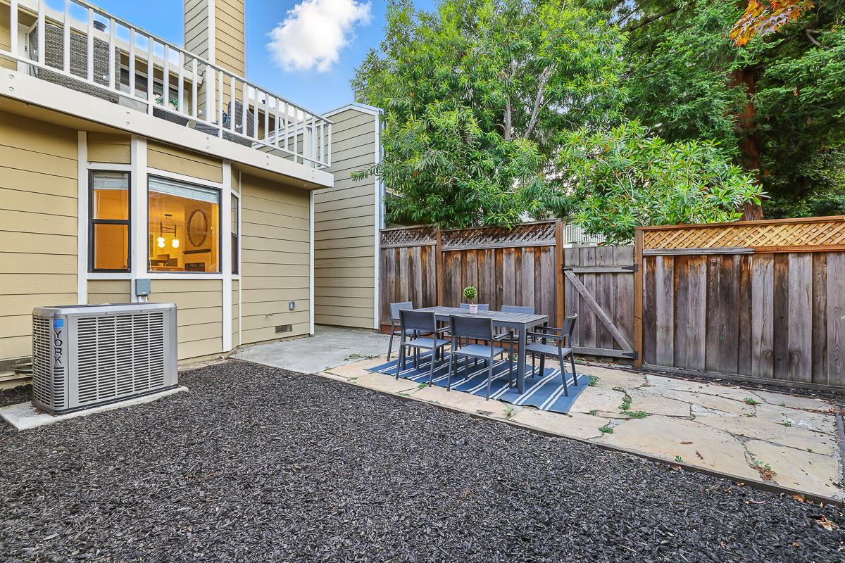 Detail Gallery Image 34 of 38 For 181 Ada Ave #14,  Mountain View,  CA 94043 - 2 Beds | 2/1 Baths