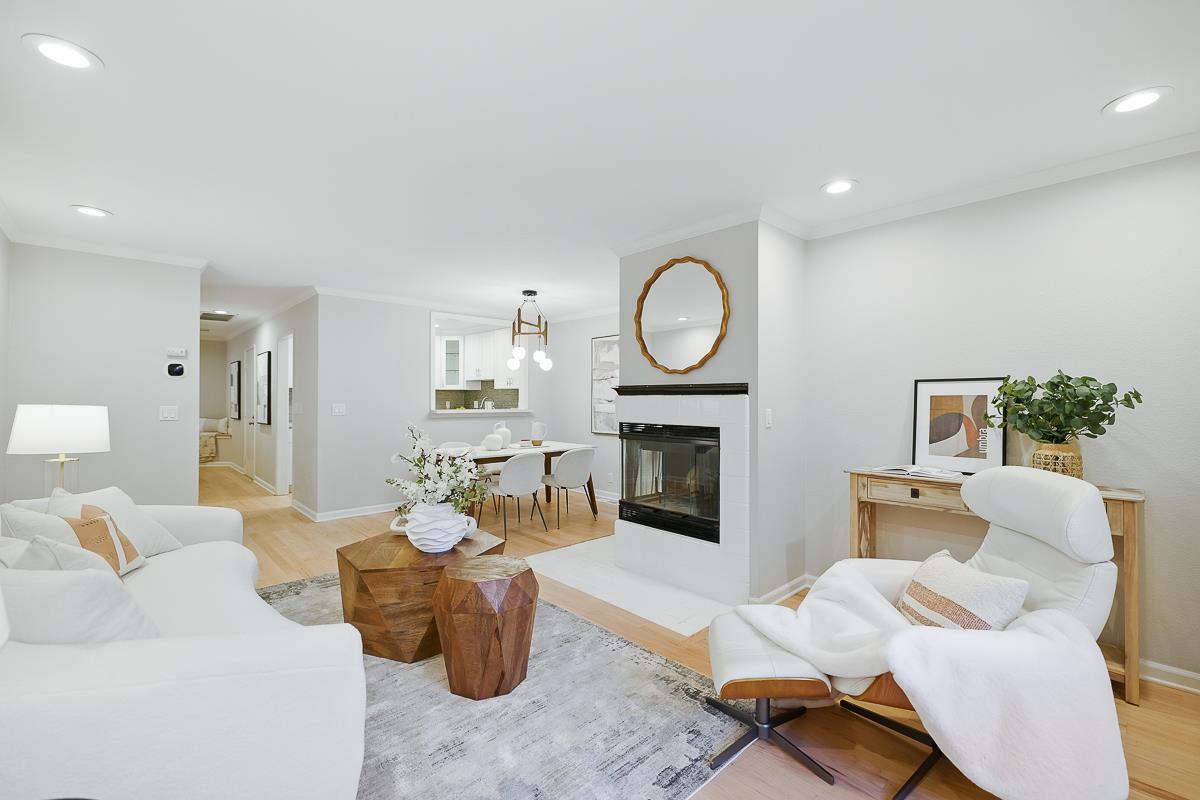 Detail Gallery Image 5 of 38 For 181 Ada Ave #14,  Mountain View,  CA 94043 - 2 Beds | 2/1 Baths
