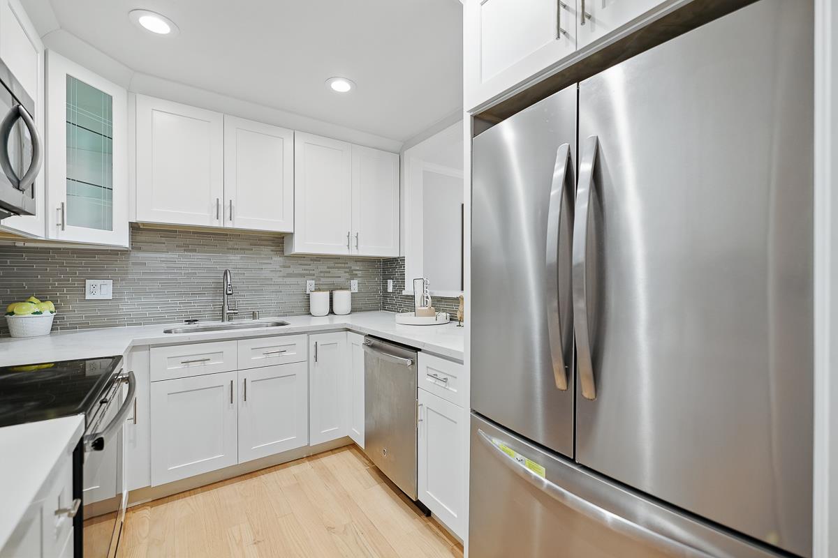 Detail Gallery Image 6 of 38 For 181 Ada Ave #14,  Mountain View,  CA 94043 - 2 Beds | 2/1 Baths