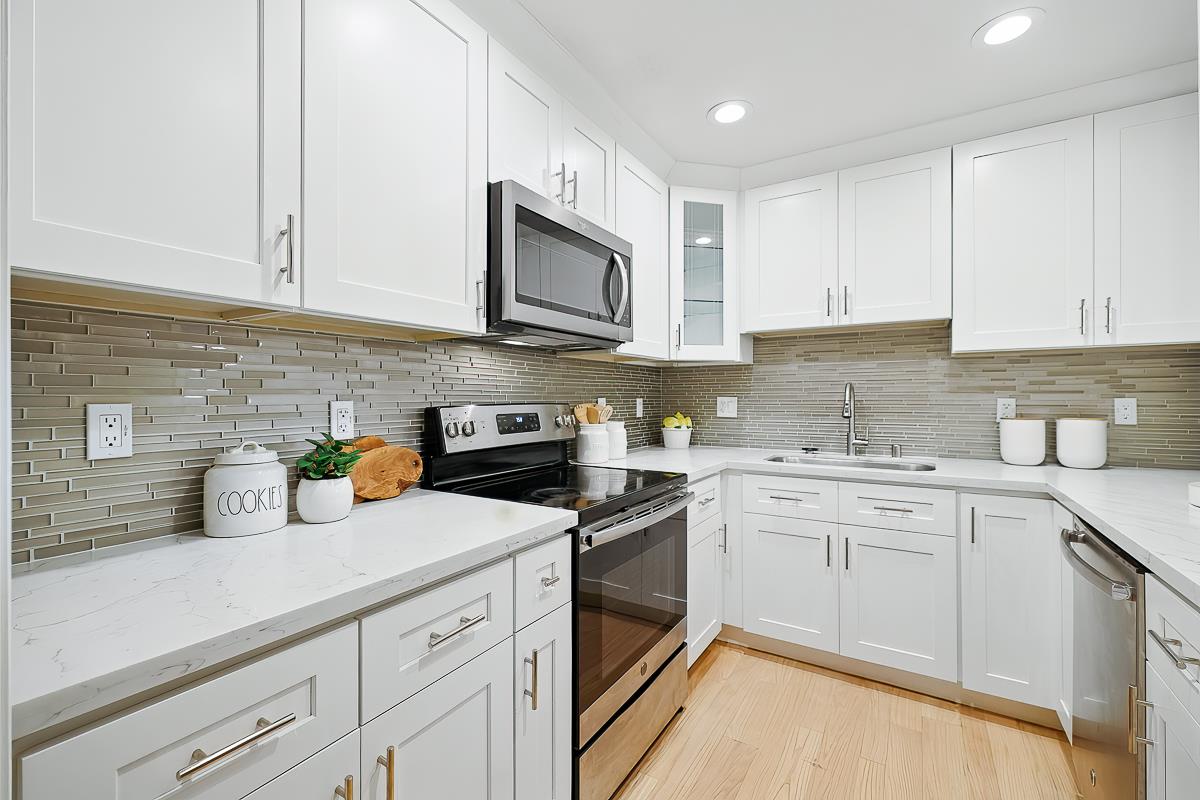 Detail Gallery Image 7 of 38 For 181 Ada Ave #14,  Mountain View,  CA 94043 - 2 Beds | 2/1 Baths