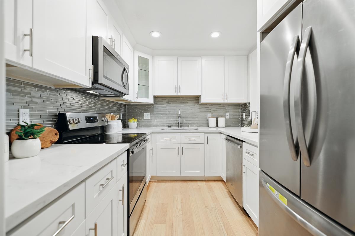 Detail Gallery Image 8 of 38 For 181 Ada Ave #14,  Mountain View,  CA 94043 - 2 Beds | 2/1 Baths