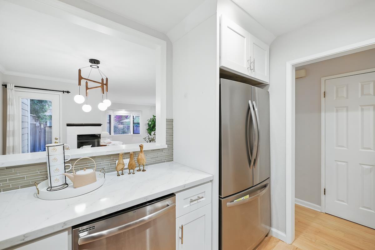 Detail Gallery Image 9 of 38 For 181 Ada Ave #14,  Mountain View,  CA 94043 - 2 Beds | 2/1 Baths