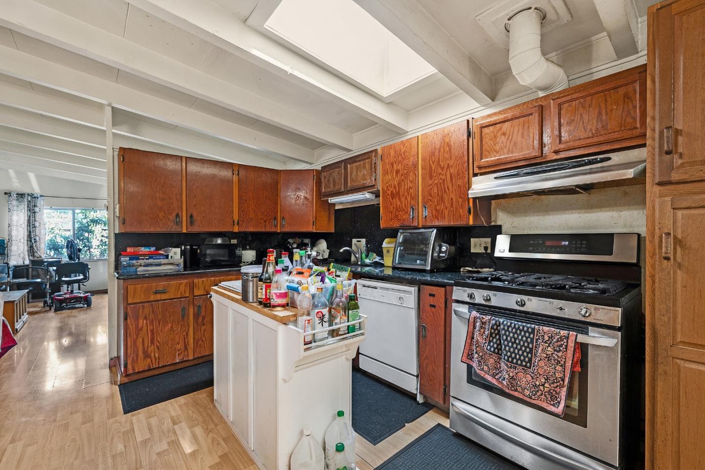 Detail Gallery Image 11 of 48 For 1549 Jupiter Way Way, Milpitas,  CA 95035 - 6 Beds | 4 Baths
