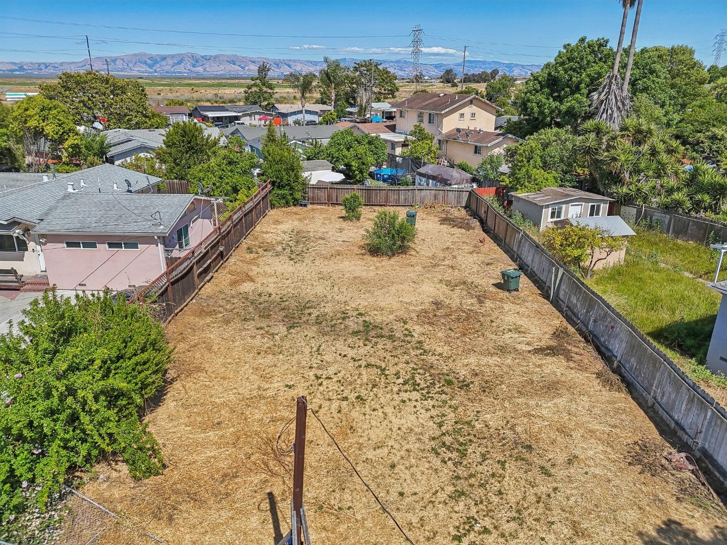 Detail Gallery Image 3 of 17 For 108 Lotus Way, East Palo Alto,  CA 94303 - – Beds | – Baths
