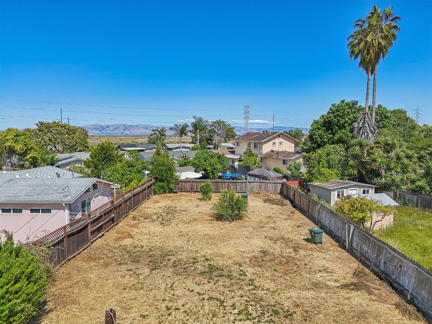 Detail Gallery Image 4 of 17 For 108 Lotus Way, East Palo Alto,  CA 94303 - – Beds | – Baths