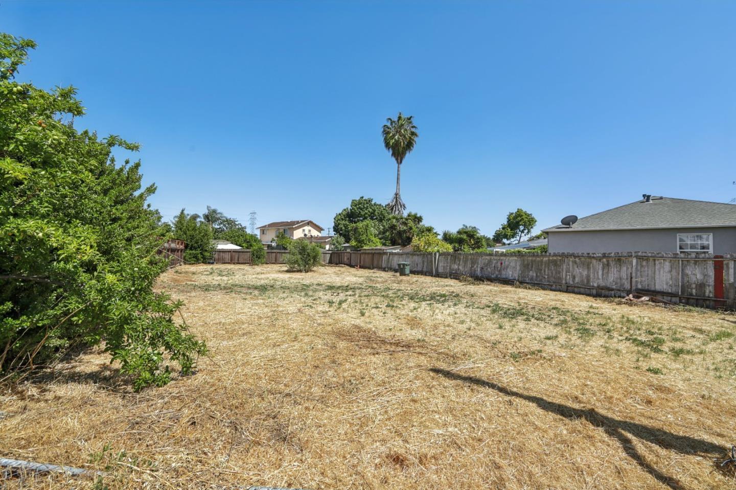Detail Gallery Image 5 of 17 For 108 Lotus Way, East Palo Alto,  CA 94303 - – Beds | – Baths