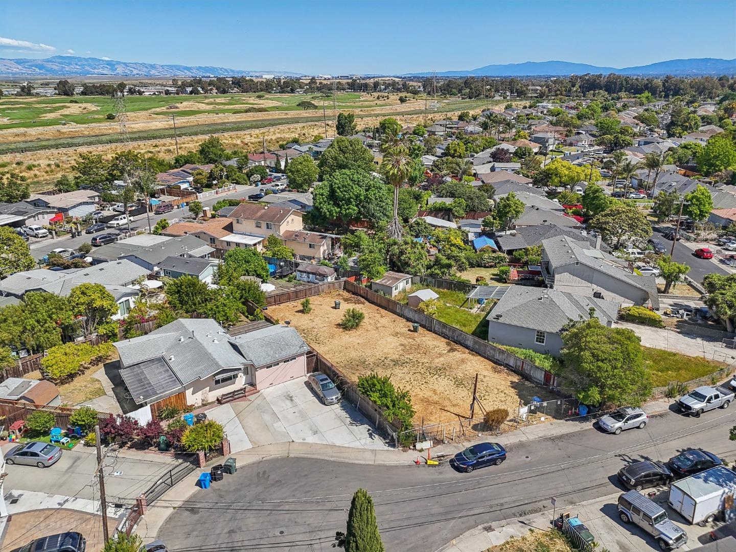 Detail Gallery Image 9 of 17 For 108 Lotus Way, East Palo Alto,  CA 94303 - – Beds | – Baths