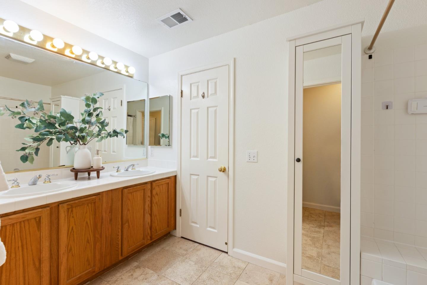 Detail Gallery Image 19 of 30 For 2009 Showers Dr #2,  Mountain View,  CA 94040 - 2 Beds | 2 Baths