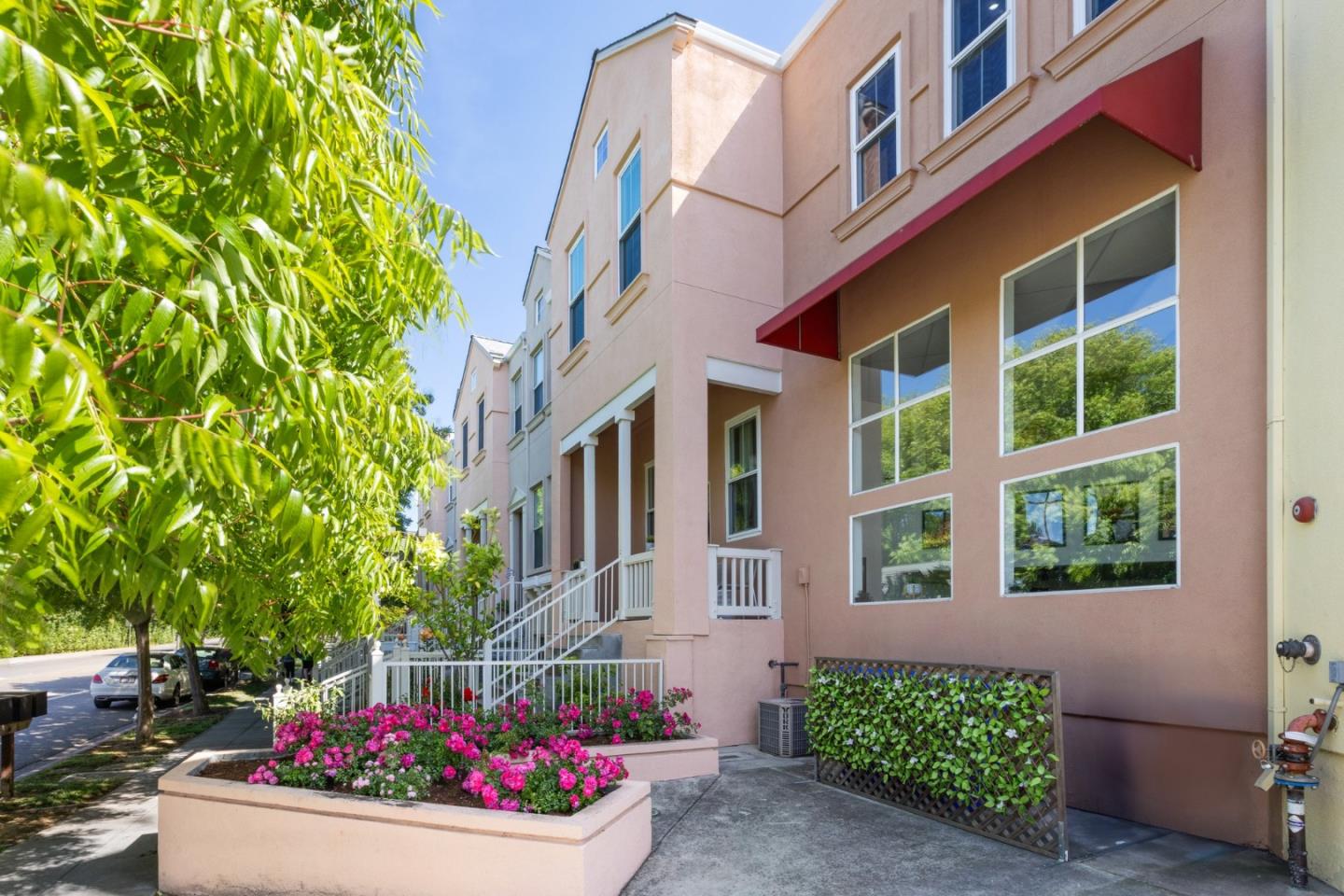 Detail Gallery Image 2 of 30 For 2009 Showers Dr #2,  Mountain View,  CA 94040 - 2 Beds | 2 Baths