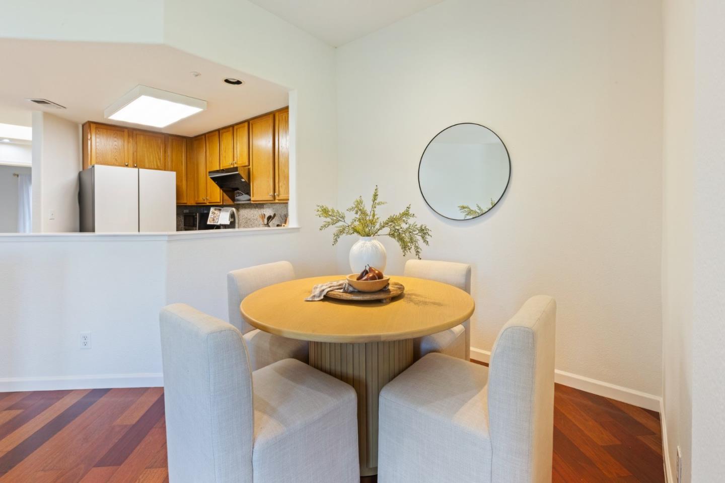 Detail Gallery Image 7 of 30 For 2009 Showers Dr #2,  Mountain View,  CA 94040 - 2 Beds | 2 Baths