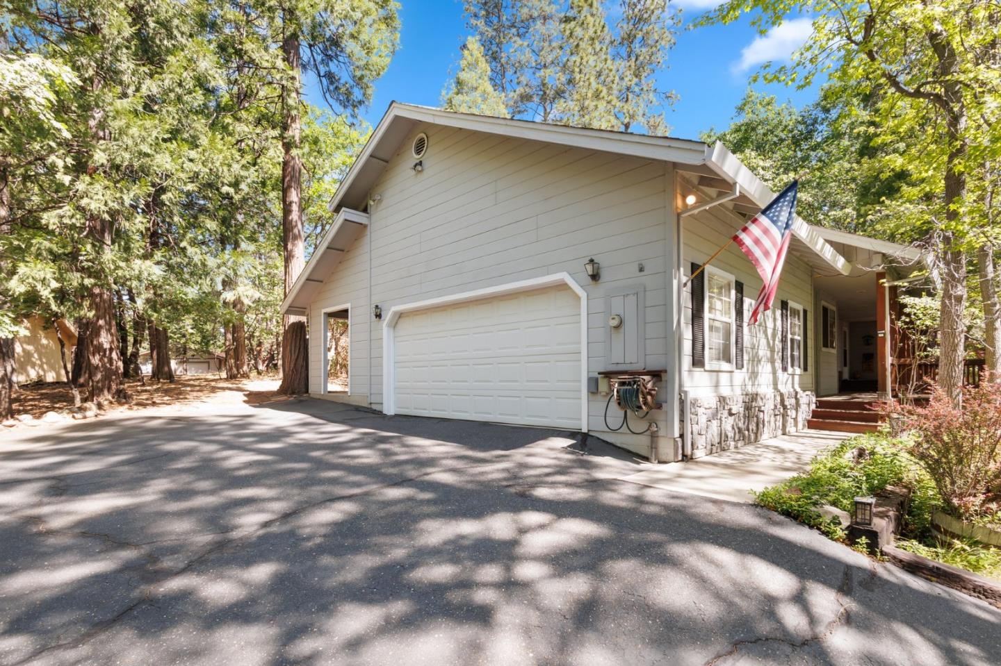 Detail Gallery Image 1 of 51 For 17256 Mount Elizabeth Dr, Sonora,  CA 95370 - 3 Beds | 2 Baths