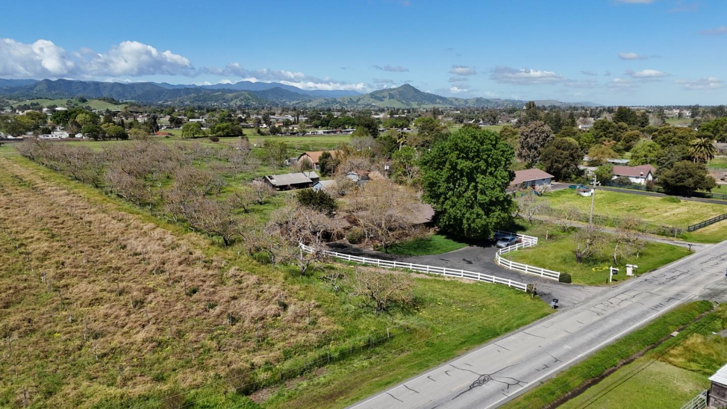Detail Gallery Image 2 of 61 For 13755 Columbet Ave, San Martin,  CA 95046 - 3 Beds | 2 Baths