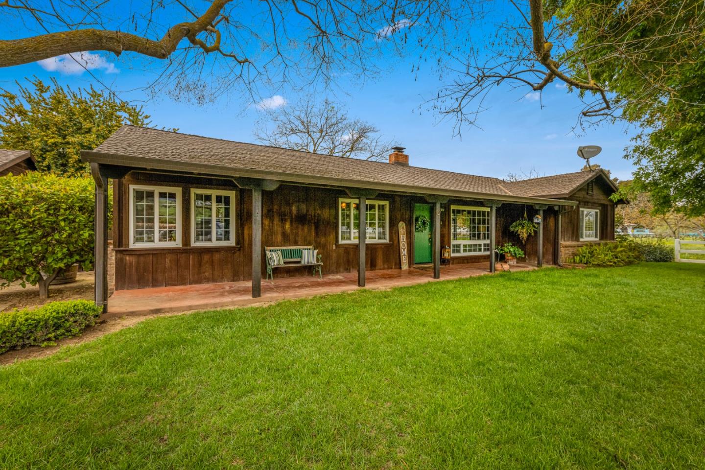 Detail Gallery Image 5 of 61 For 13755 Columbet Ave, San Martin,  CA 95046 - 3 Beds | 2 Baths