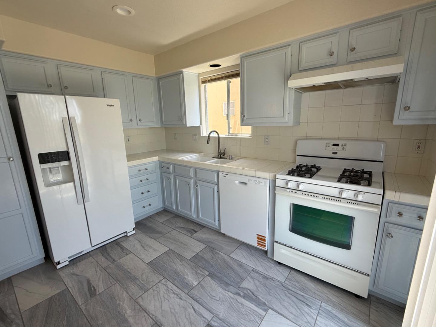Detail Gallery Image 11 of 25 For 949 Nantucket Blvd #16,  Salinas,  CA 93906 - 3 Beds | 2/1 Baths