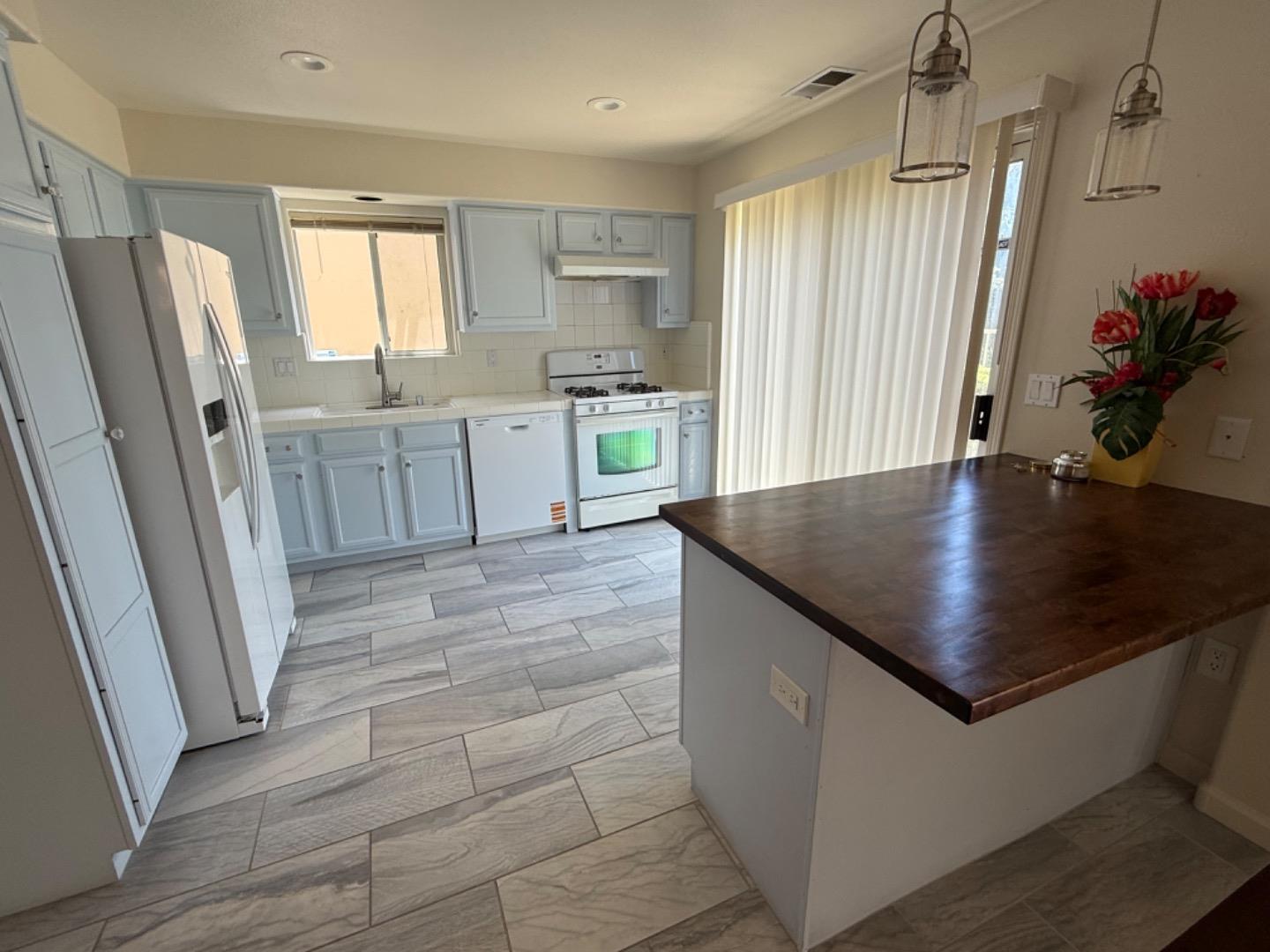 Detail Gallery Image 13 of 25 For 949 Nantucket Blvd #16,  Salinas,  CA 93906 - 3 Beds | 2/1 Baths