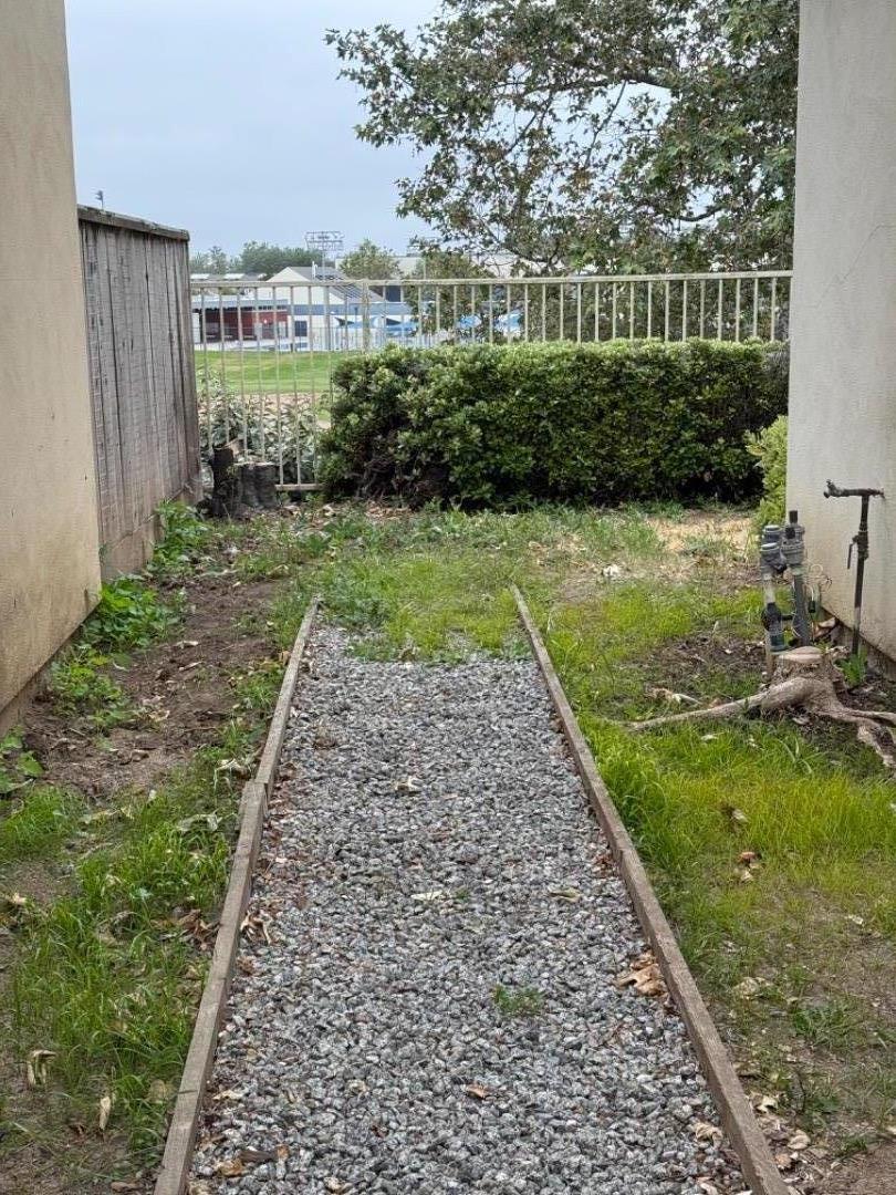 Detail Gallery Image 25 of 25 For 949 Nantucket Blvd #16,  Salinas,  CA 93906 - 3 Beds | 2/1 Baths
