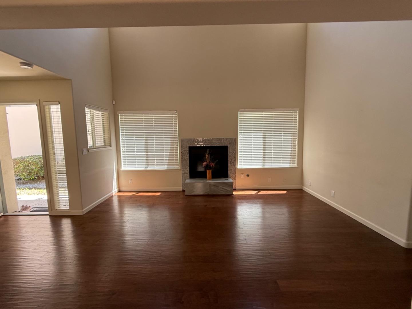 Detail Gallery Image 5 of 25 For 949 Nantucket Blvd #16,  Salinas,  CA 93906 - 3 Beds | 2/1 Baths