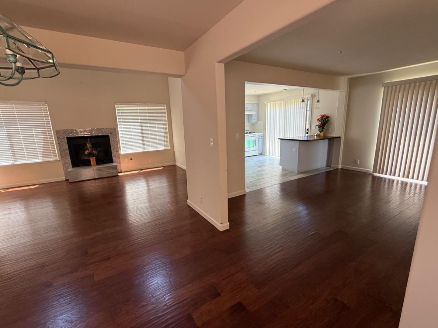 Detail Gallery Image 7 of 25 For 949 Nantucket Blvd #16,  Salinas,  CA 93906 - 3 Beds | 2/1 Baths