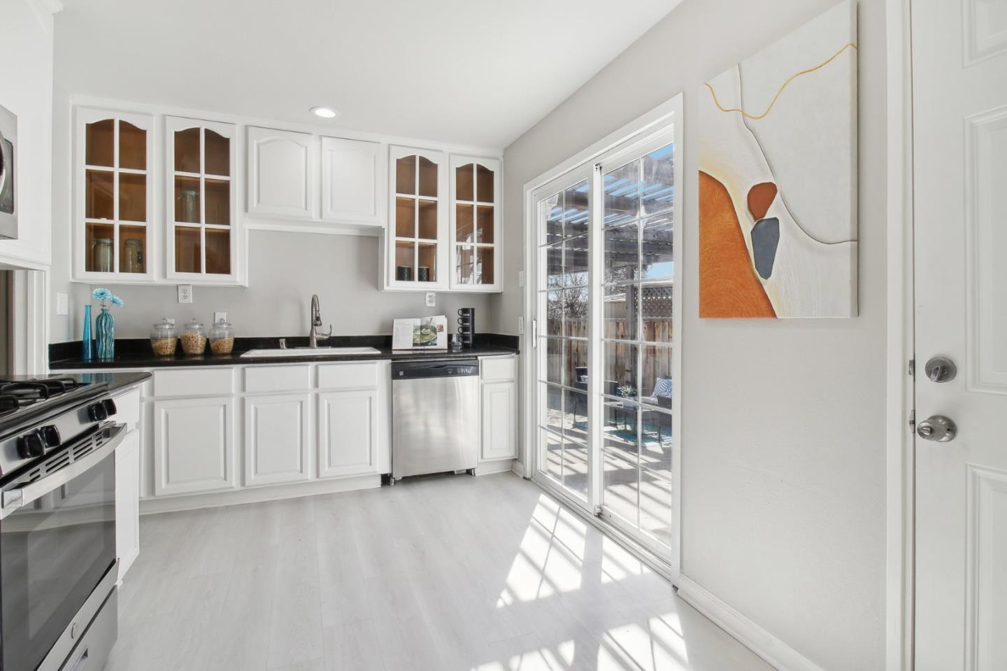 Detail Gallery Image 11 of 46 For 28250 Pacific St, Hayward,  CA 94544 - 3 Beds | 2 Baths