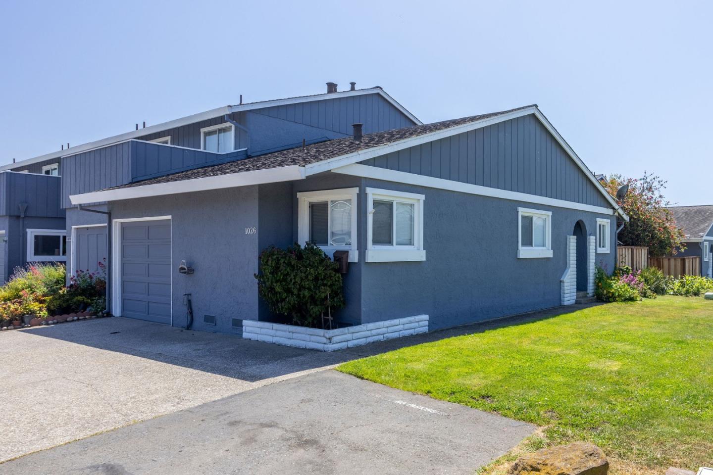 Detail Gallery Image 1 of 33 For 1026 Suzanne Ct, Half Moon Bay,  CA 94019 - 2 Beds | 1 Baths