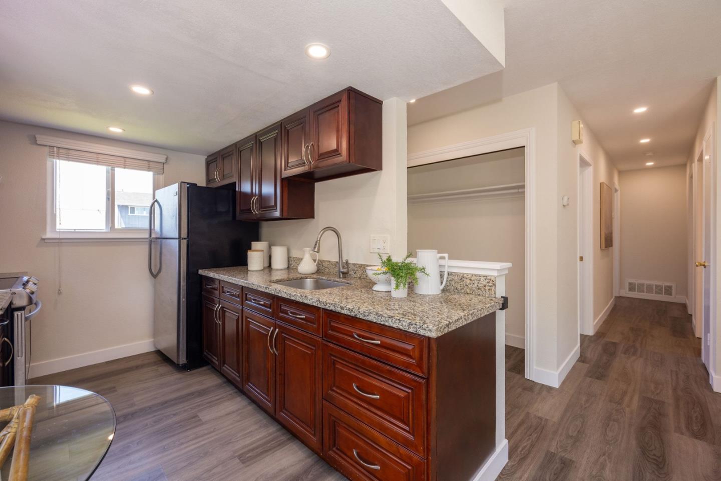 Detail Gallery Image 5 of 33 For 1026 Suzanne Ct, Half Moon Bay,  CA 94019 - 2 Beds | 1 Baths