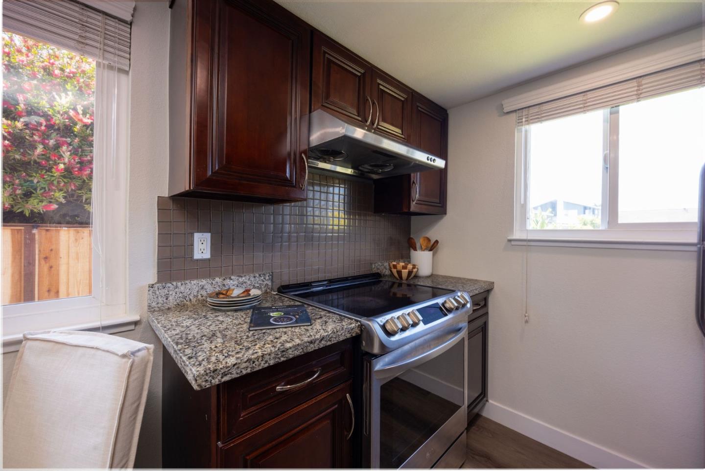 Detail Gallery Image 7 of 33 For 1026 Suzanne Ct, Half Moon Bay,  CA 94019 - 2 Beds | 1 Baths