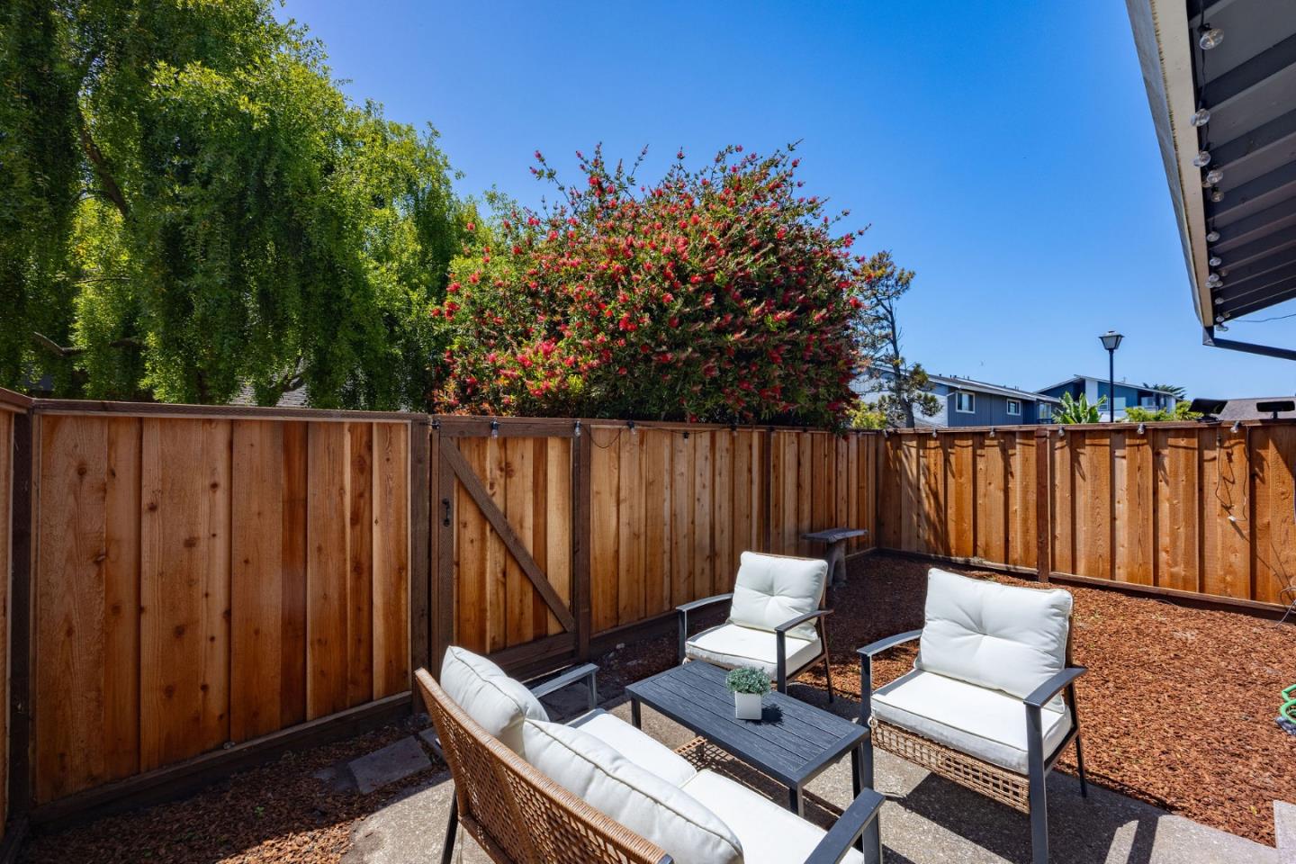 Detail Gallery Image 9 of 33 For 1026 Suzanne Ct, Half Moon Bay,  CA 94019 - 2 Beds | 1 Baths