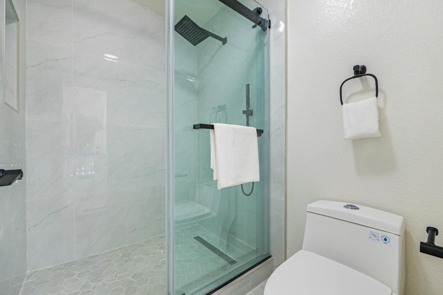 Detail Gallery Image 15 of 39 For 332 Deerwood Ct #1104,  Mountain View,  CA 94040 - 2 Beds | 2/1 Baths