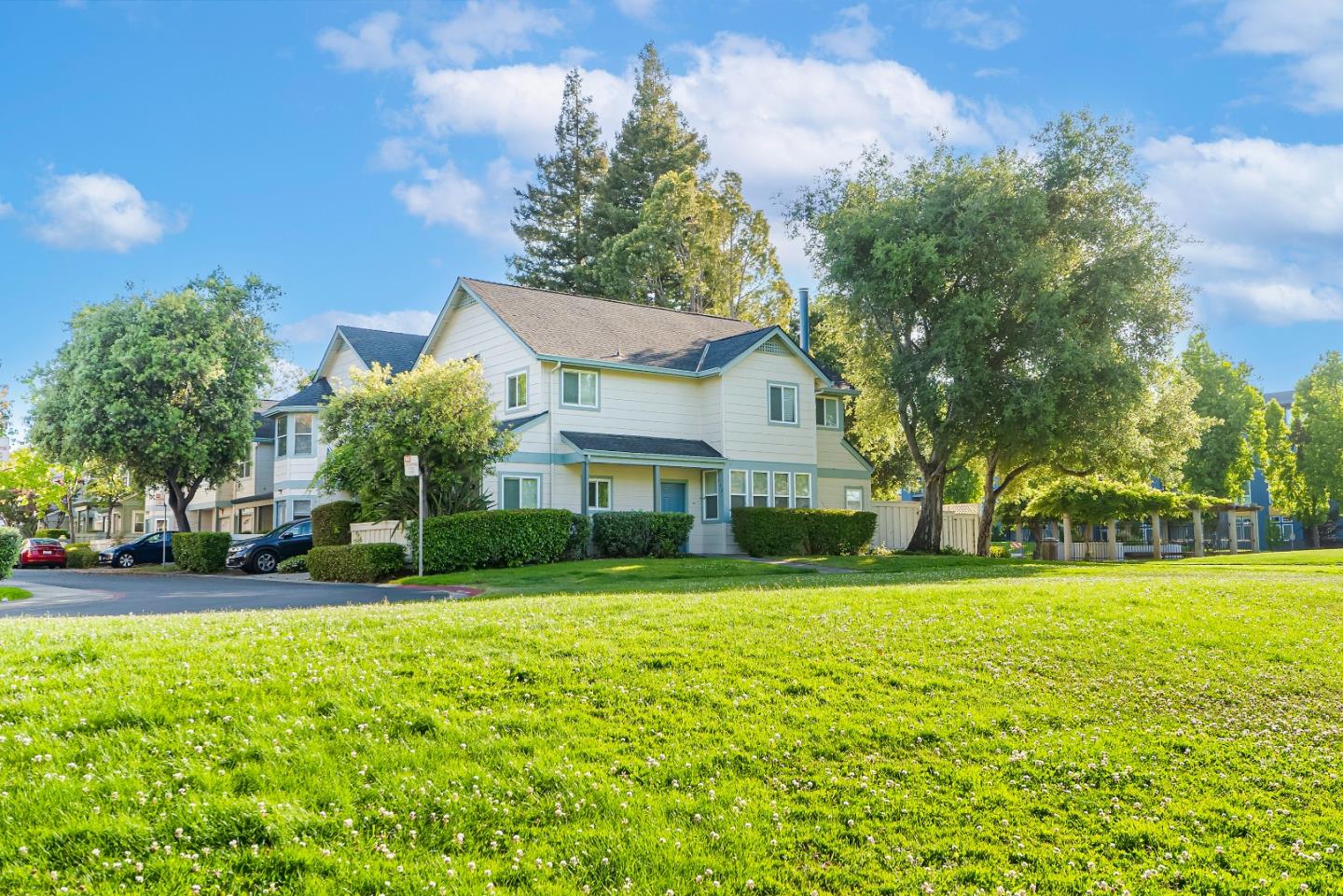 Detail Gallery Image 25 of 39 For 332 Deerwood Ct #1104,  Mountain View,  CA 94040 - 2 Beds | 2/1 Baths