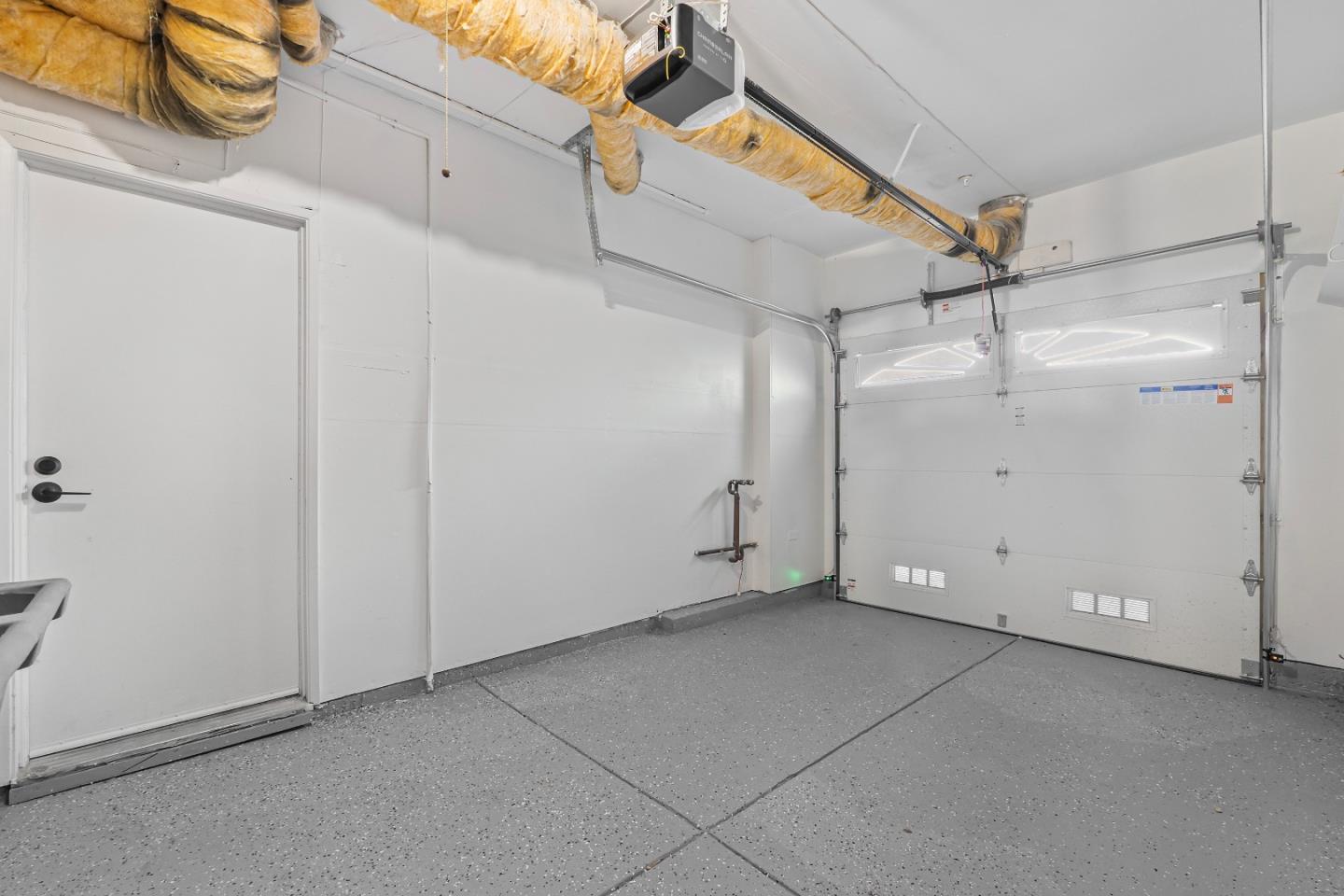 Detail Gallery Image 27 of 39 For 332 Deerwood Ct #1104,  Mountain View,  CA 94040 - 2 Beds | 2/1 Baths