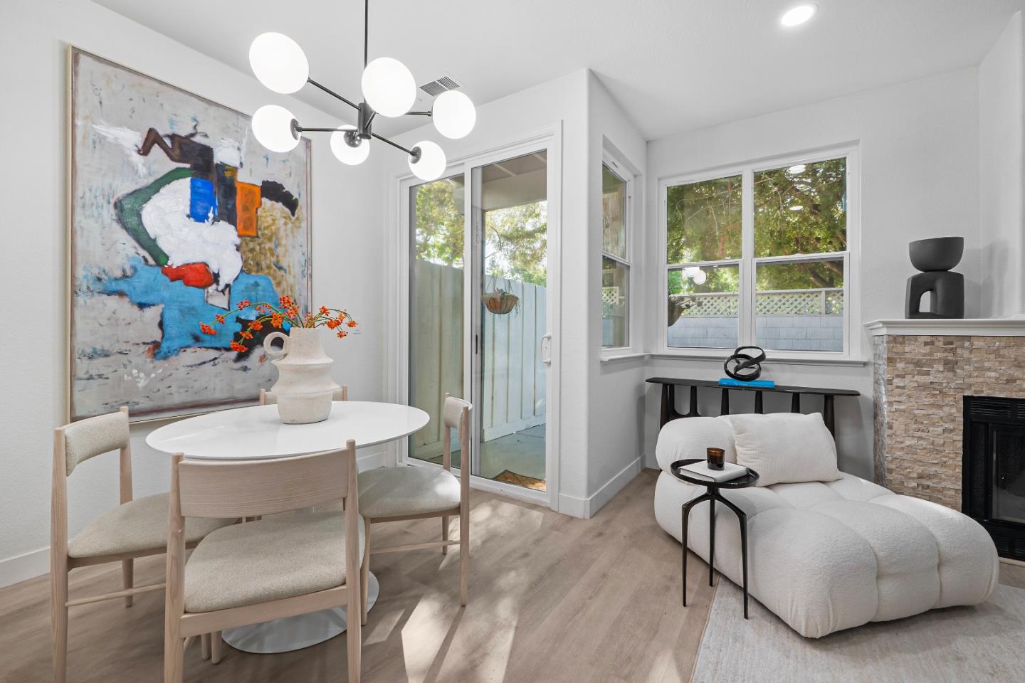 Detail Gallery Image 3 of 39 For 332 Deerwood Ct #1104,  Mountain View,  CA 94040 - 2 Beds | 2/1 Baths