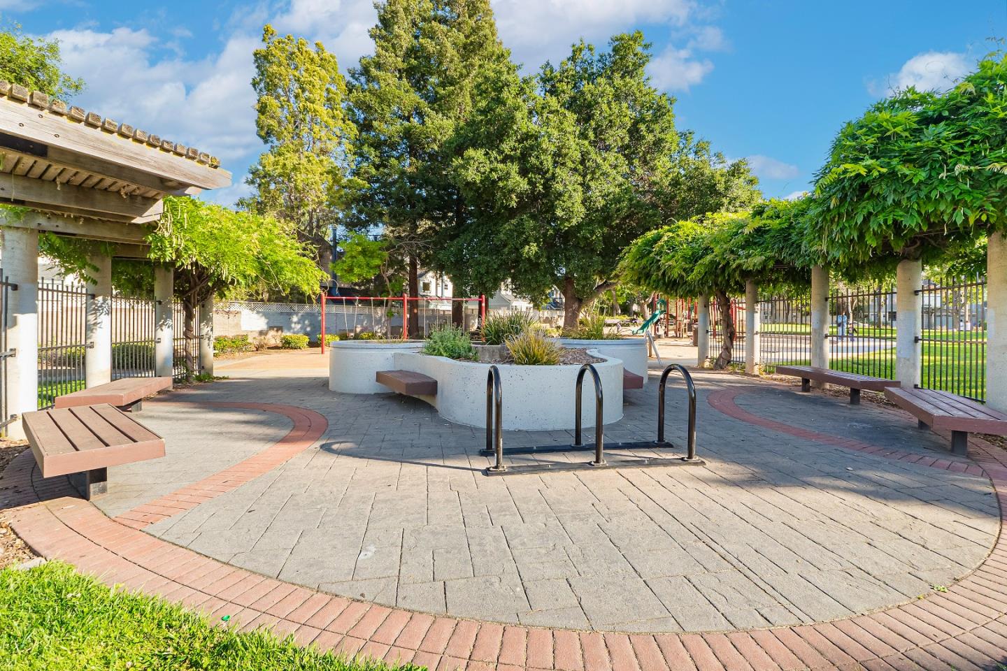 Detail Gallery Image 32 of 39 For 332 Deerwood Ct #1104,  Mountain View,  CA 94040 - 2 Beds | 2/1 Baths