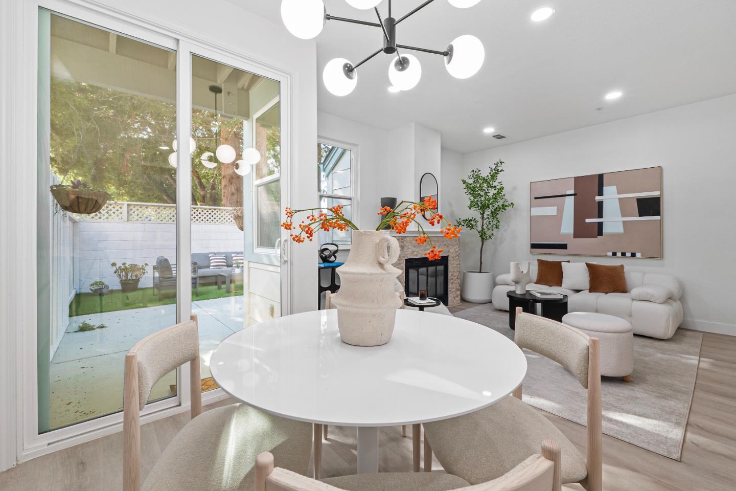 Detail Gallery Image 4 of 39 For 332 Deerwood Ct #1104,  Mountain View,  CA 94040 - 2 Beds | 2/1 Baths
