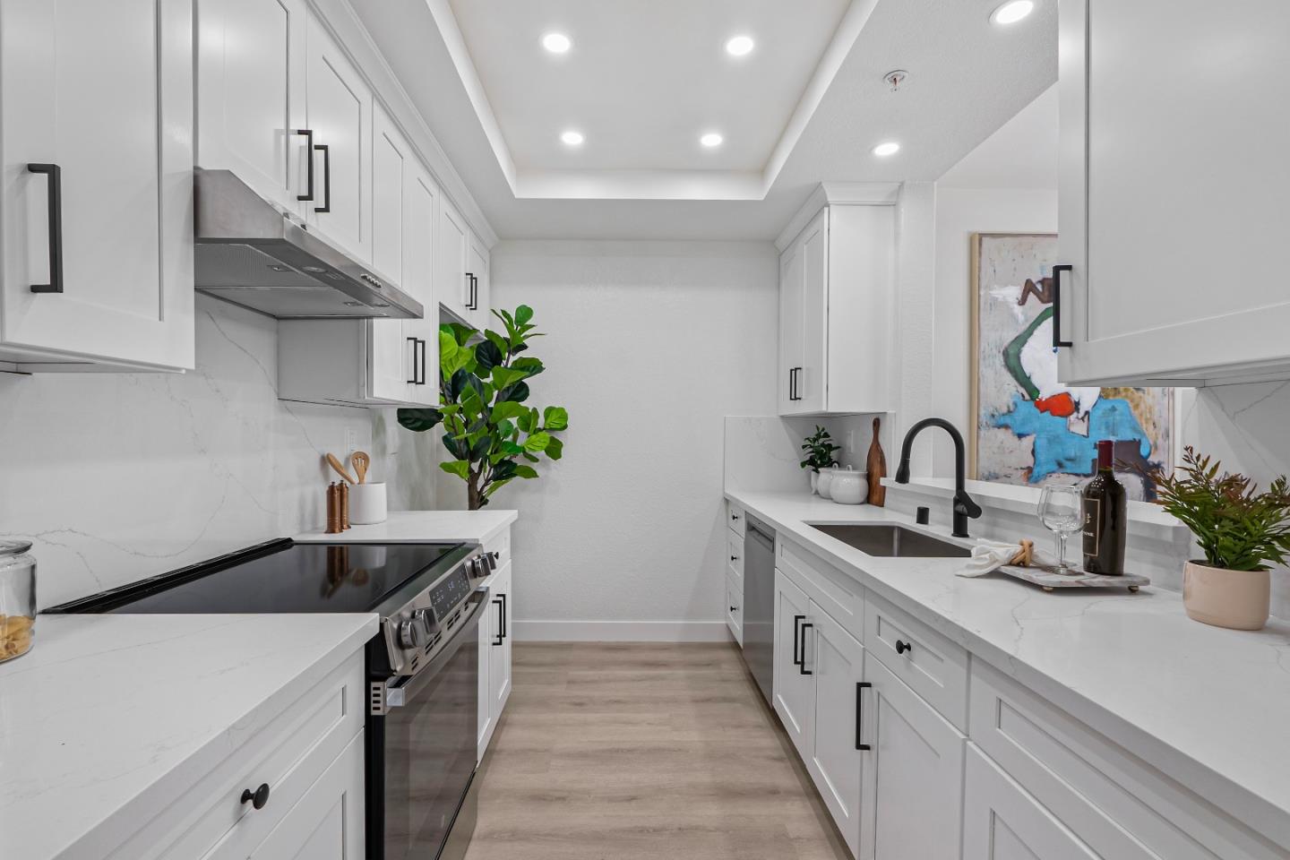 Detail Gallery Image 5 of 39 For 332 Deerwood Ct #1104,  Mountain View,  CA 94040 - 2 Beds | 2/1 Baths