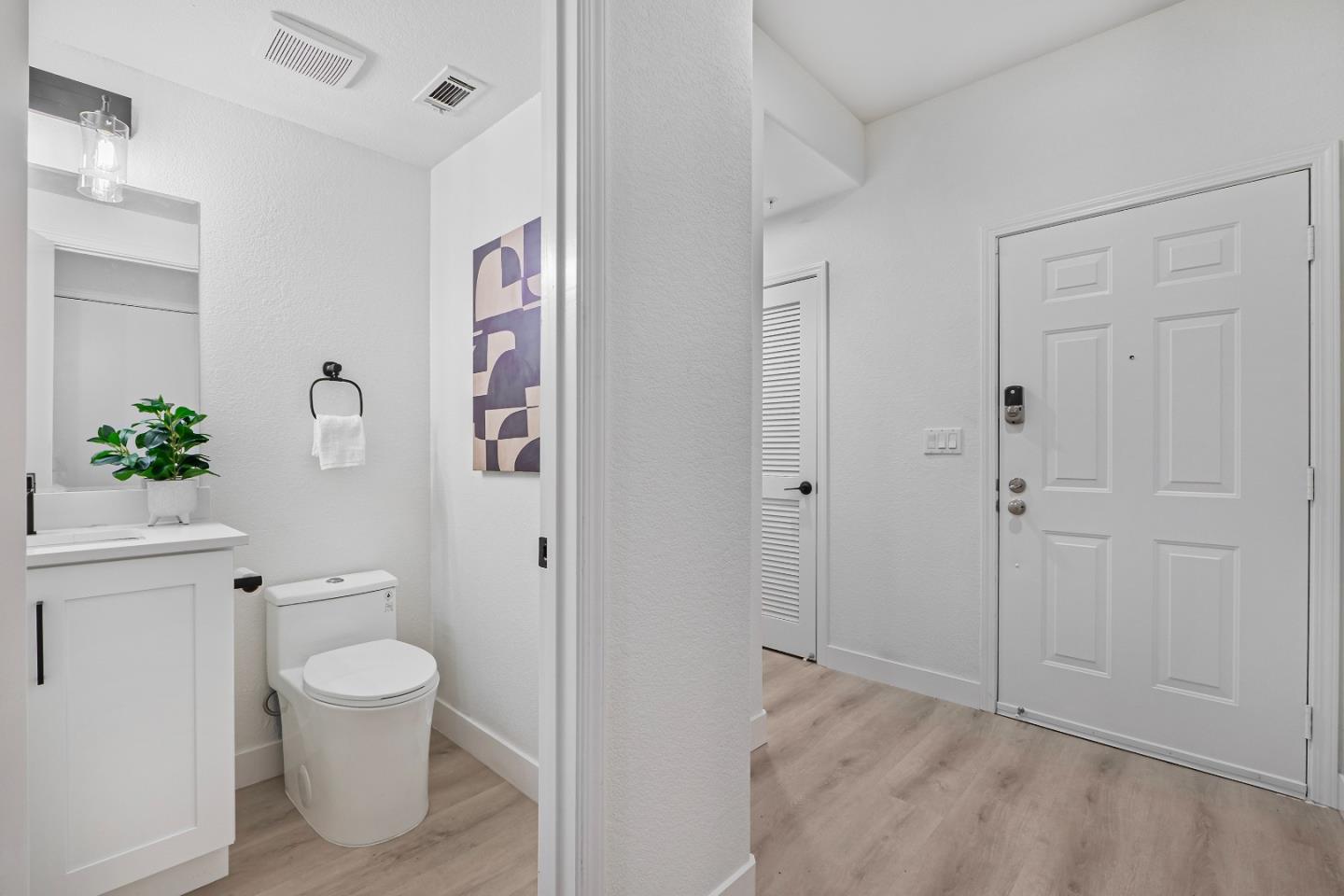 Detail Gallery Image 8 of 39 For 332 Deerwood Ct #1104,  Mountain View,  CA 94040 - 2 Beds | 2/1 Baths