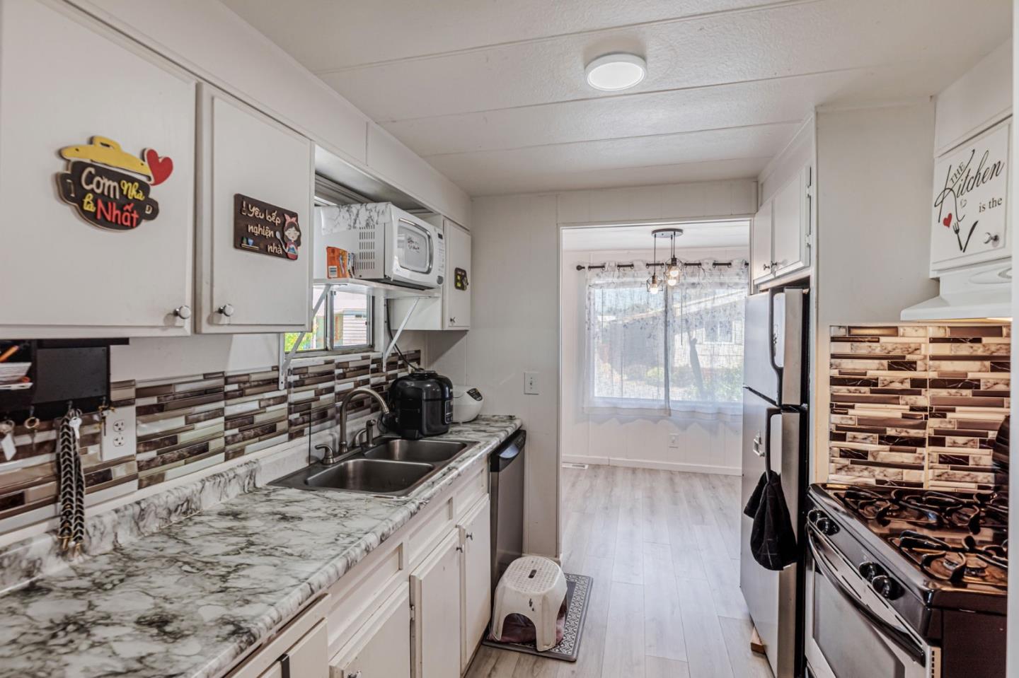 Detail Gallery Image 16 of 36 For 200 Burnett Ave #105,  Morgan Hill,  CA 95037 - 2 Beds | 1 Baths