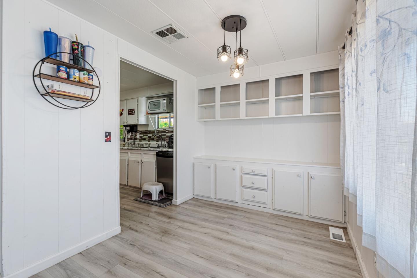 Detail Gallery Image 18 of 36 For 200 Burnett Ave #105,  Morgan Hill,  CA 95037 - 2 Beds | 1 Baths