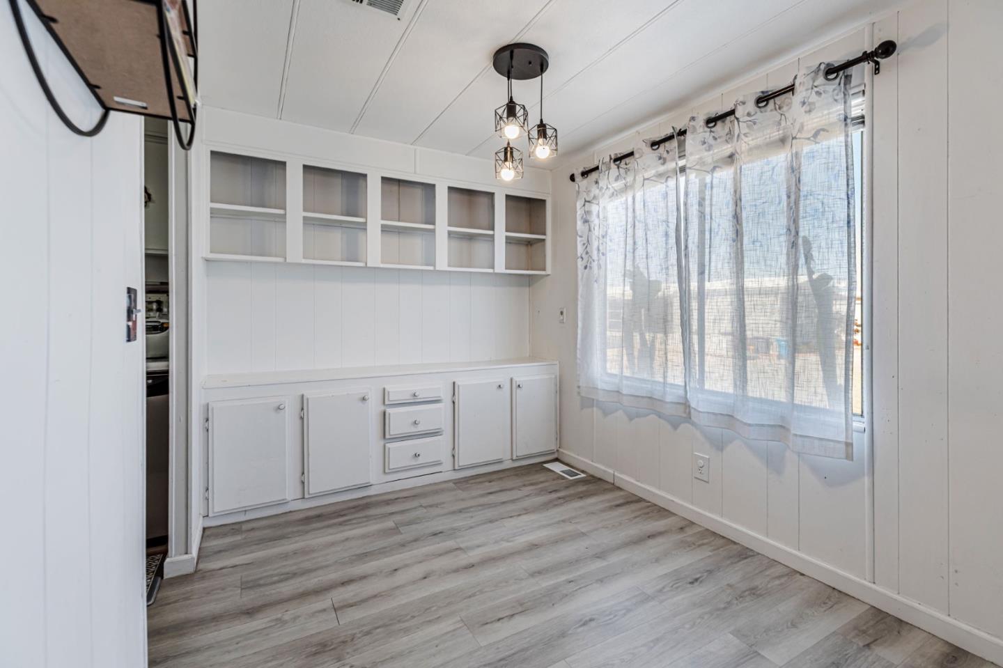 Detail Gallery Image 19 of 36 For 200 Burnett Ave #105,  Morgan Hill,  CA 95037 - 2 Beds | 1 Baths
